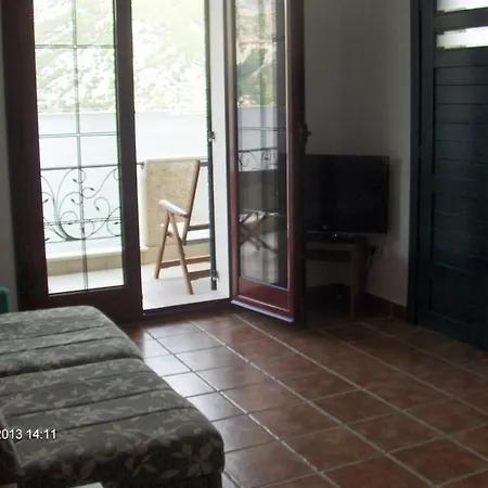 Apartman Kostanjica アパート